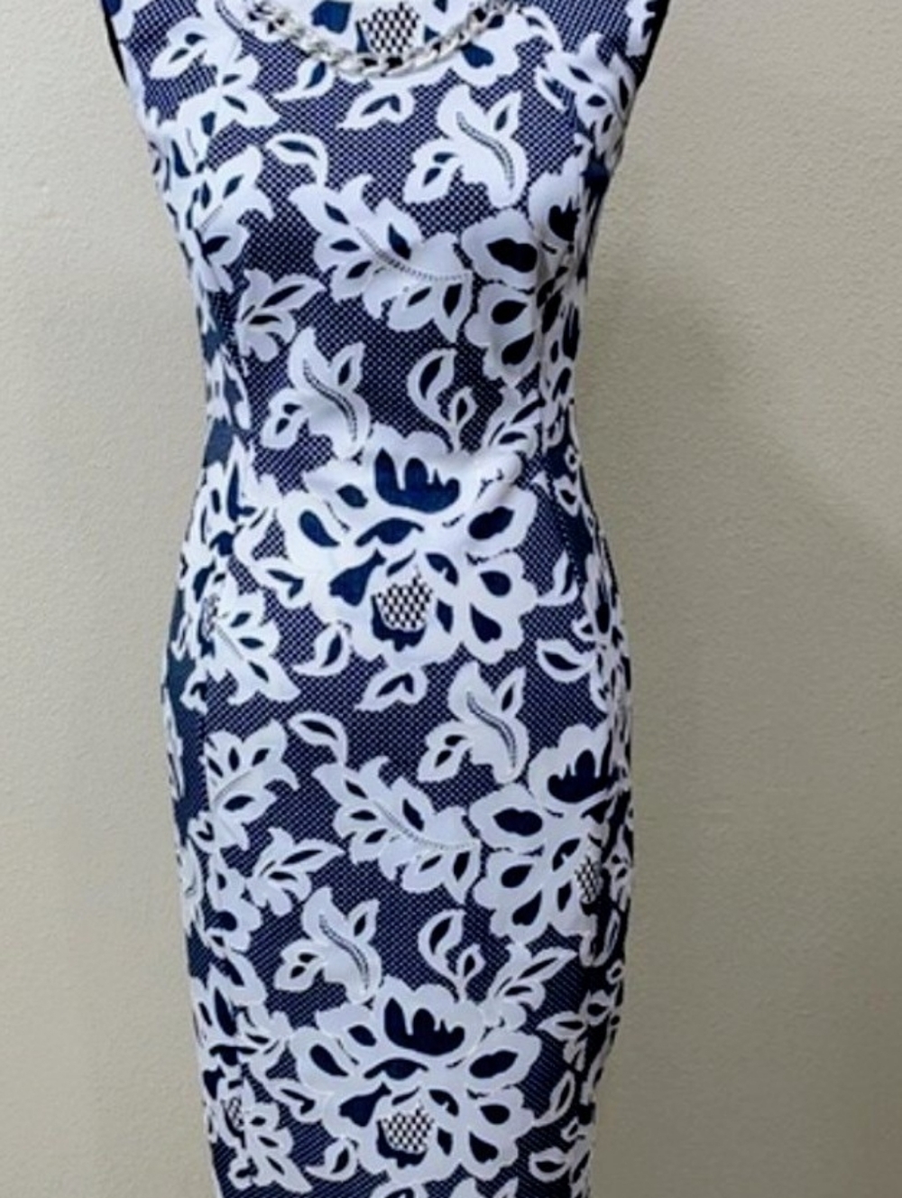 Enfocus Studio Black & White Floral Sheath Dress with Chain Detail Size 6